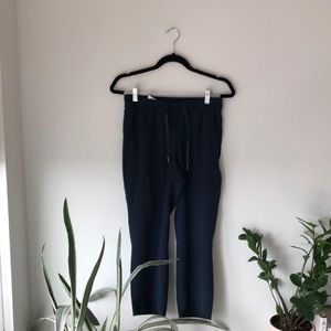 Lululemon cropped on the fly pants